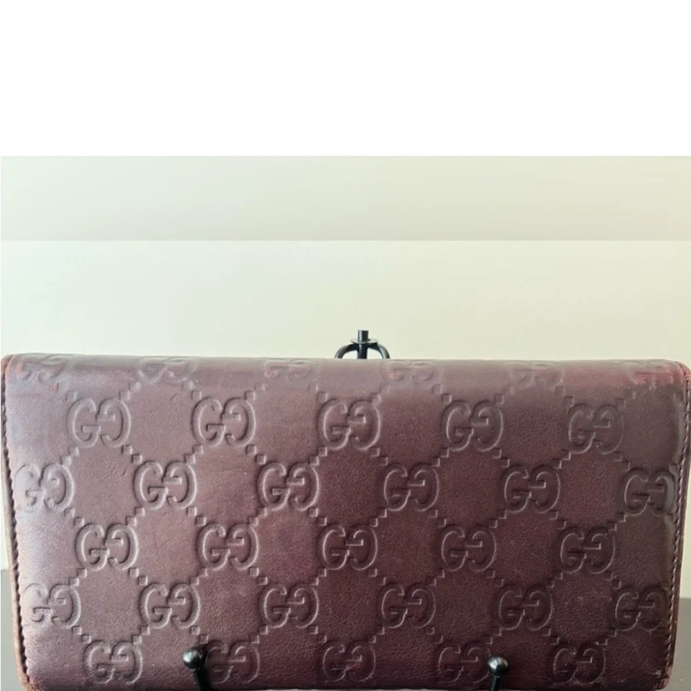 Gucci Burgundy Wallet with Gold Heart Logo - Picture 2 of 7